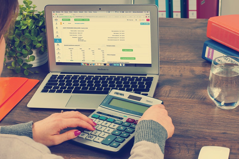 Dakota Electric Association | Billing Information | Image of person budgeting on their computer